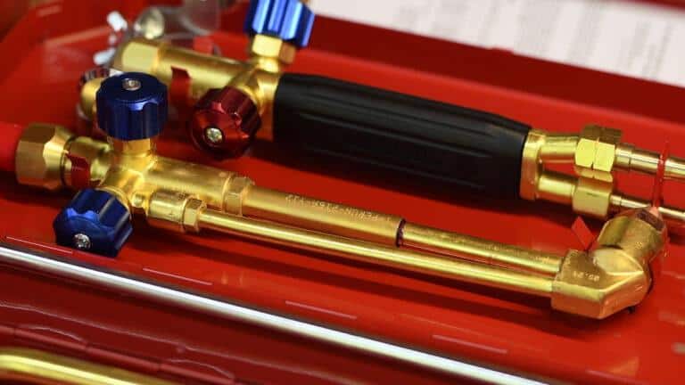 Palniki spawalnicze w czerwonej kasecie firmy PERUN